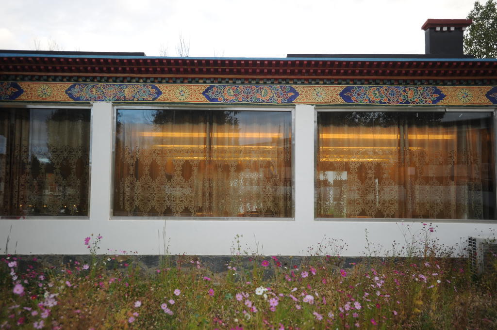 Wanrun International Resort Hotel In Tibet Xigaze Exterior foto
